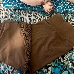 LIVI Olive Lacey Capris